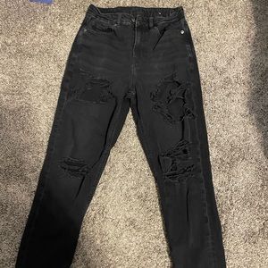 American Eagle black ripped mom jeans size 2 reg!